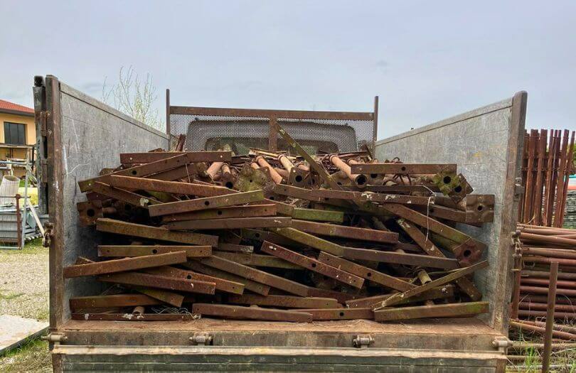 camion ritiro ferro vecchio